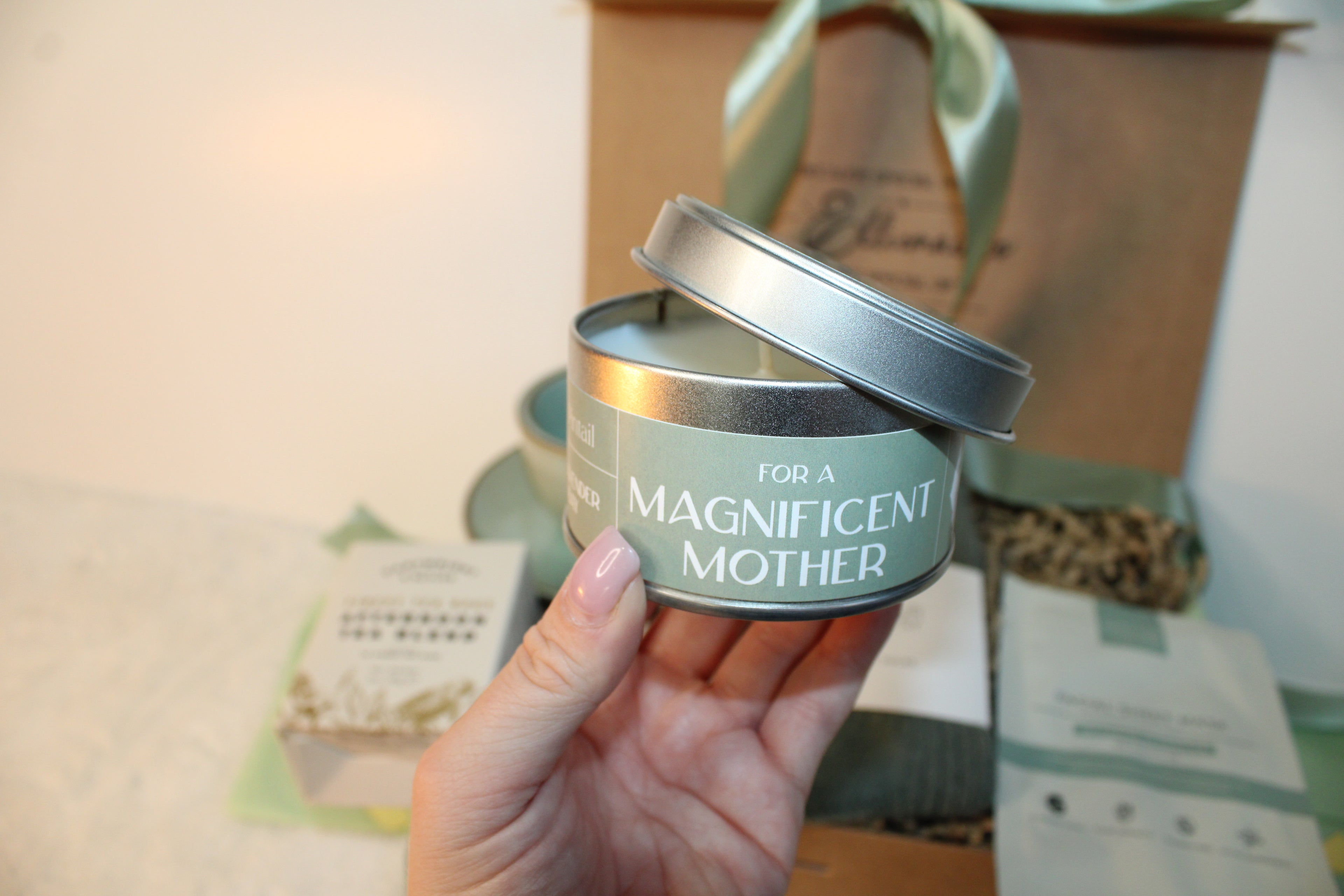 MAGNIFICENT MOTHER GIFT BOX